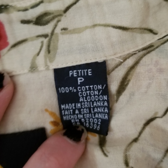 Lizsport Petite Medium Floral Button Down Top - Picture 3 of 9